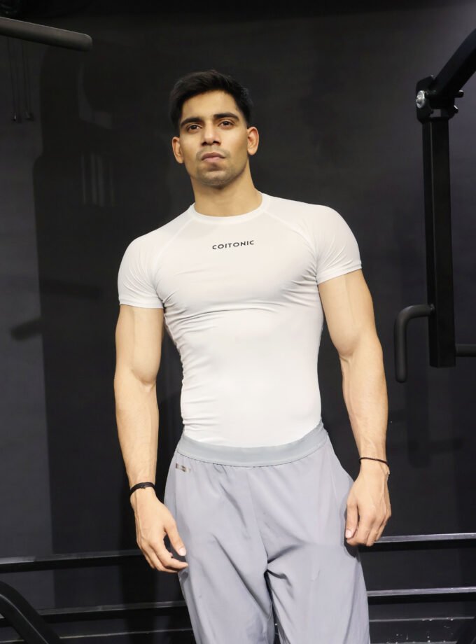 Compression Half Sleeves White T-shirt